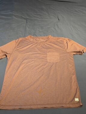 Vuori Men's Rust Heather Short Sleeve Pocket Tee